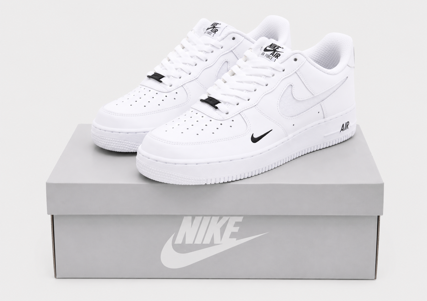 Nike Air Force 1 '07 LV8 image 2