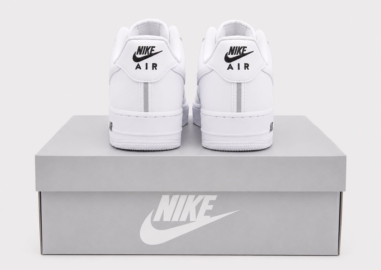 Nike Air Force 1 '07 LV8 image 3