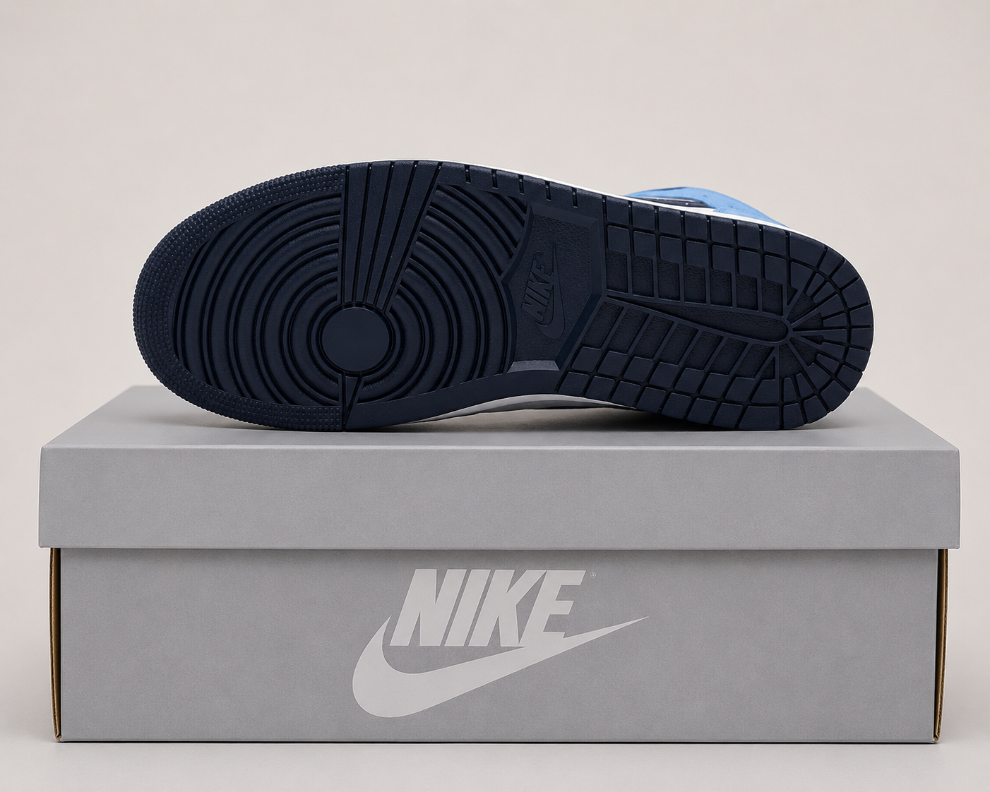 Jordan Air 1 Mid ( UNIVERSITY BLUE ) image 4